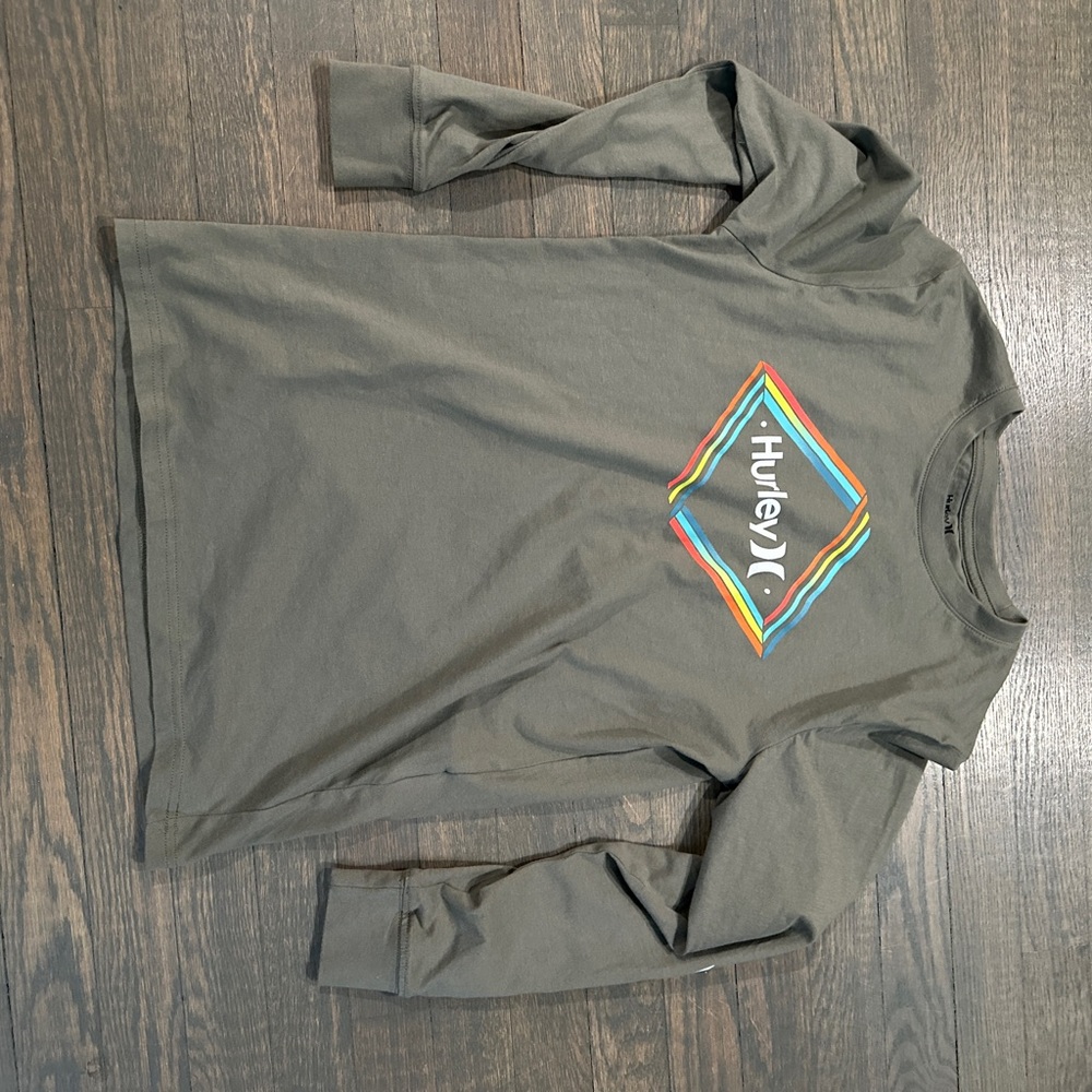 Hurley - 2 shirts - worn one time each - Picture 5 of 6